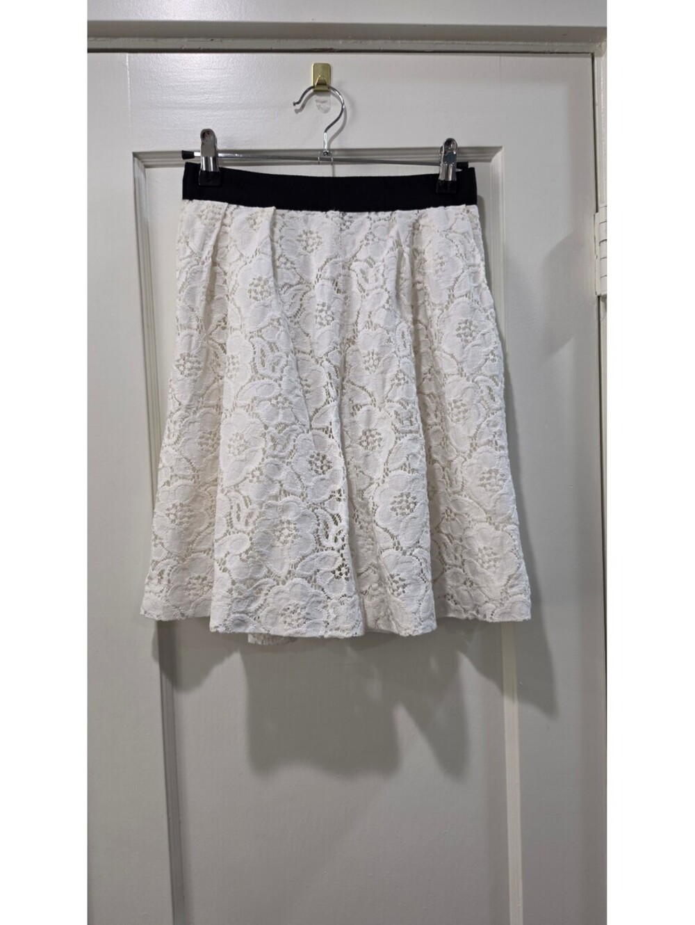 LOFT Petite White Lace Skirt with Black Waistband Size 00P